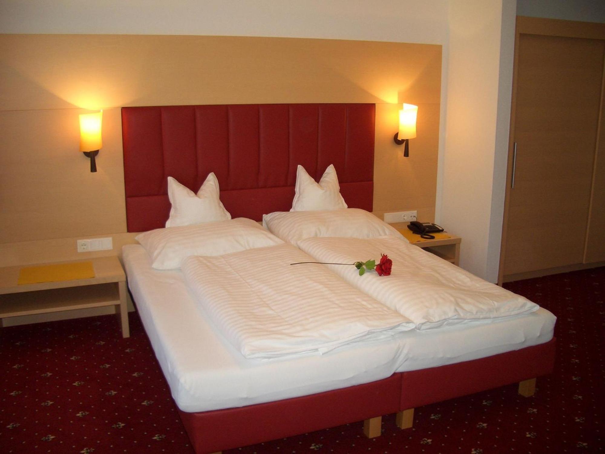 Hotel Gasthof Jaeger Zillertal シュリッタース エクステリア 写真