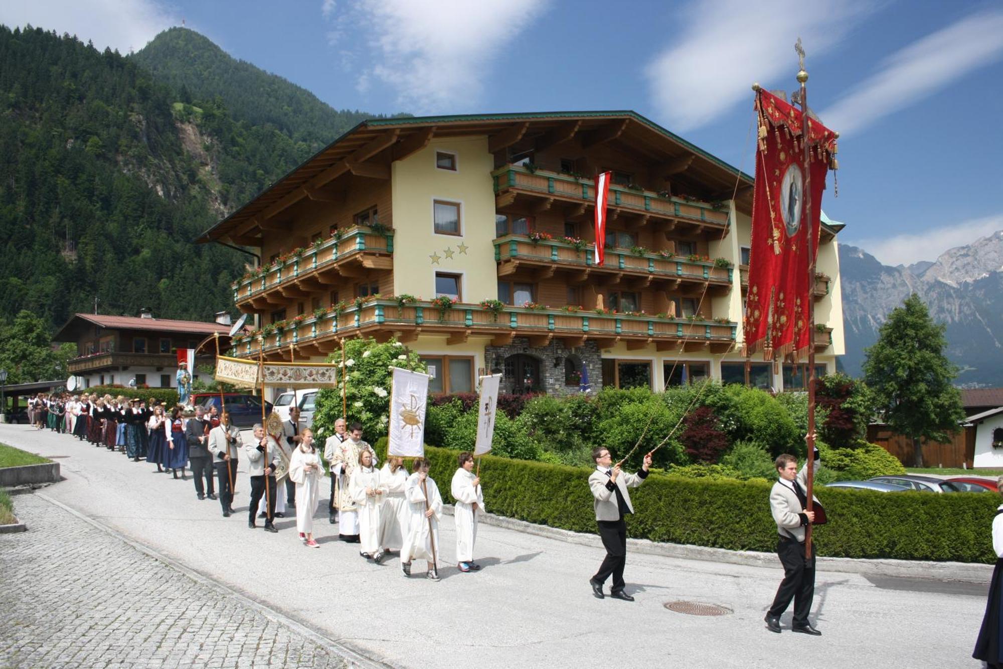 Hotel Gasthof Jaeger Zillertal シュリッタース エクステリア 写真