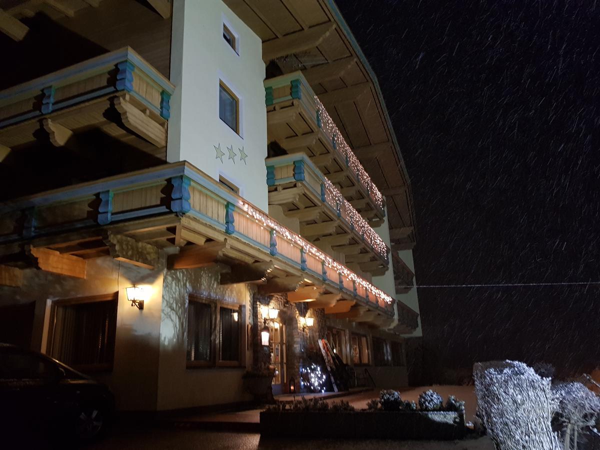 Hotel Gasthof Jaeger Zillertal シュリッタース エクステリア 写真