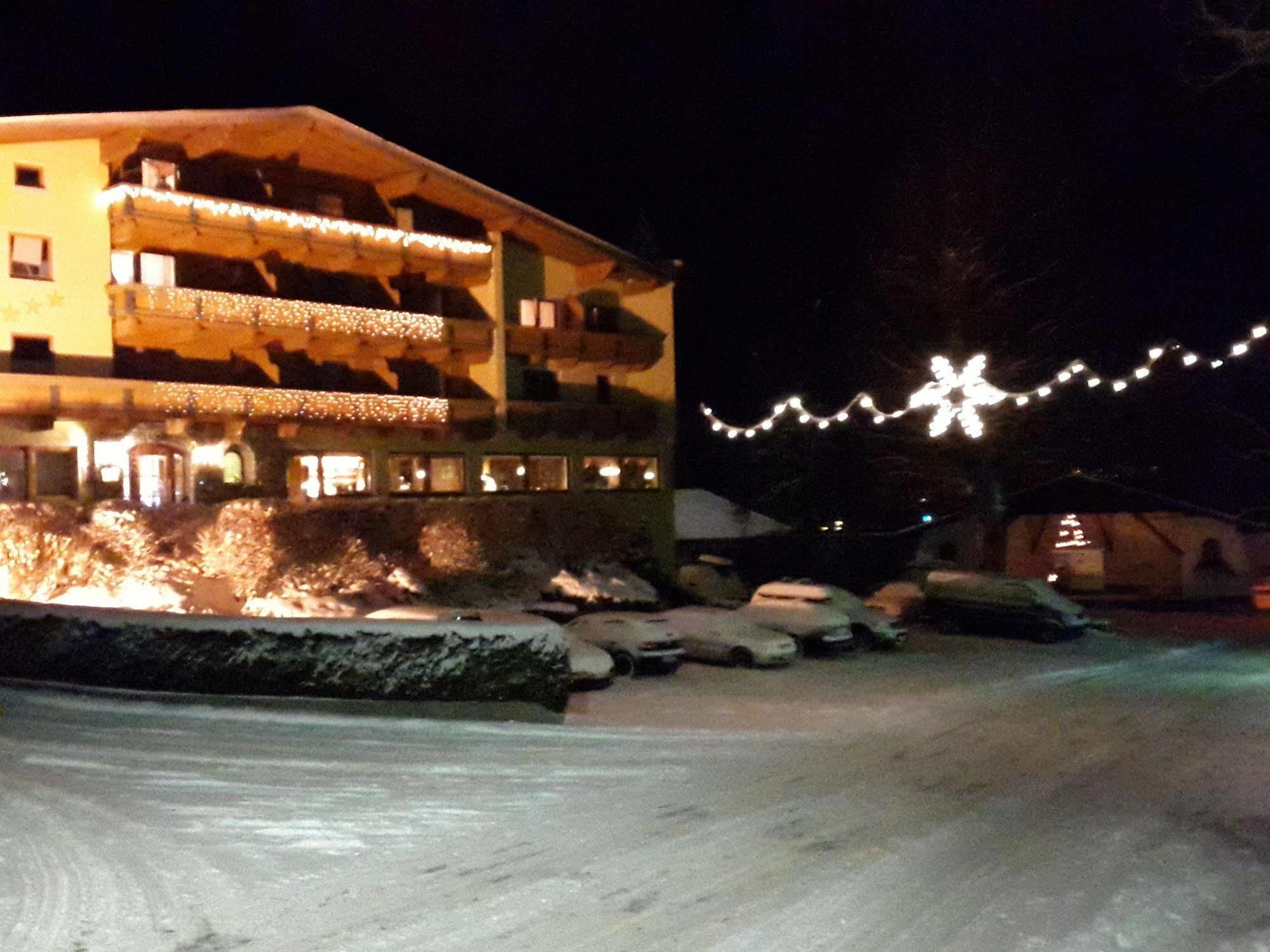 Hotel Gasthof Jaeger Zillertal シュリッタース エクステリア 写真