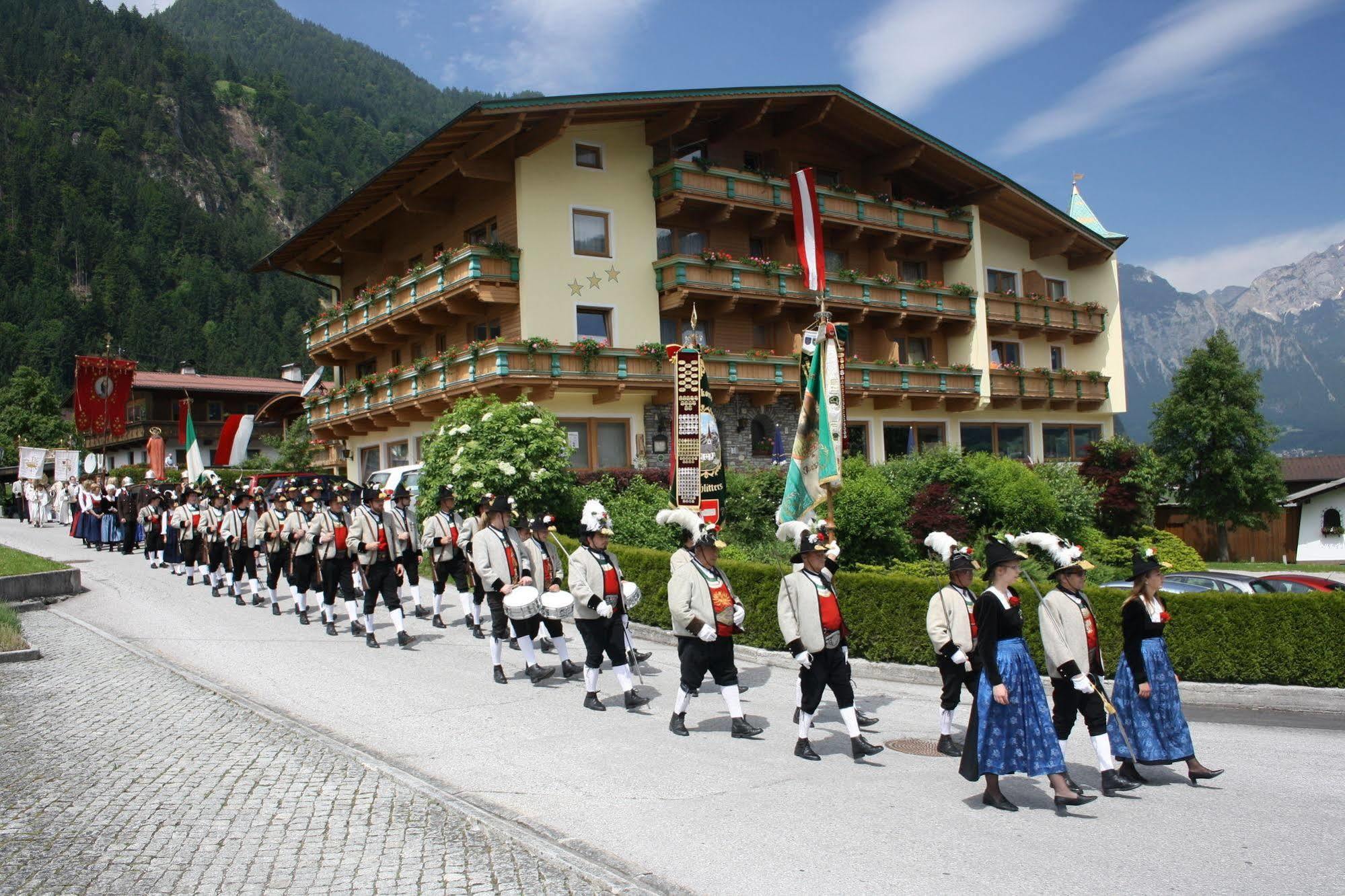 Hotel Gasthof Jaeger Zillertal シュリッタース エクステリア 写真