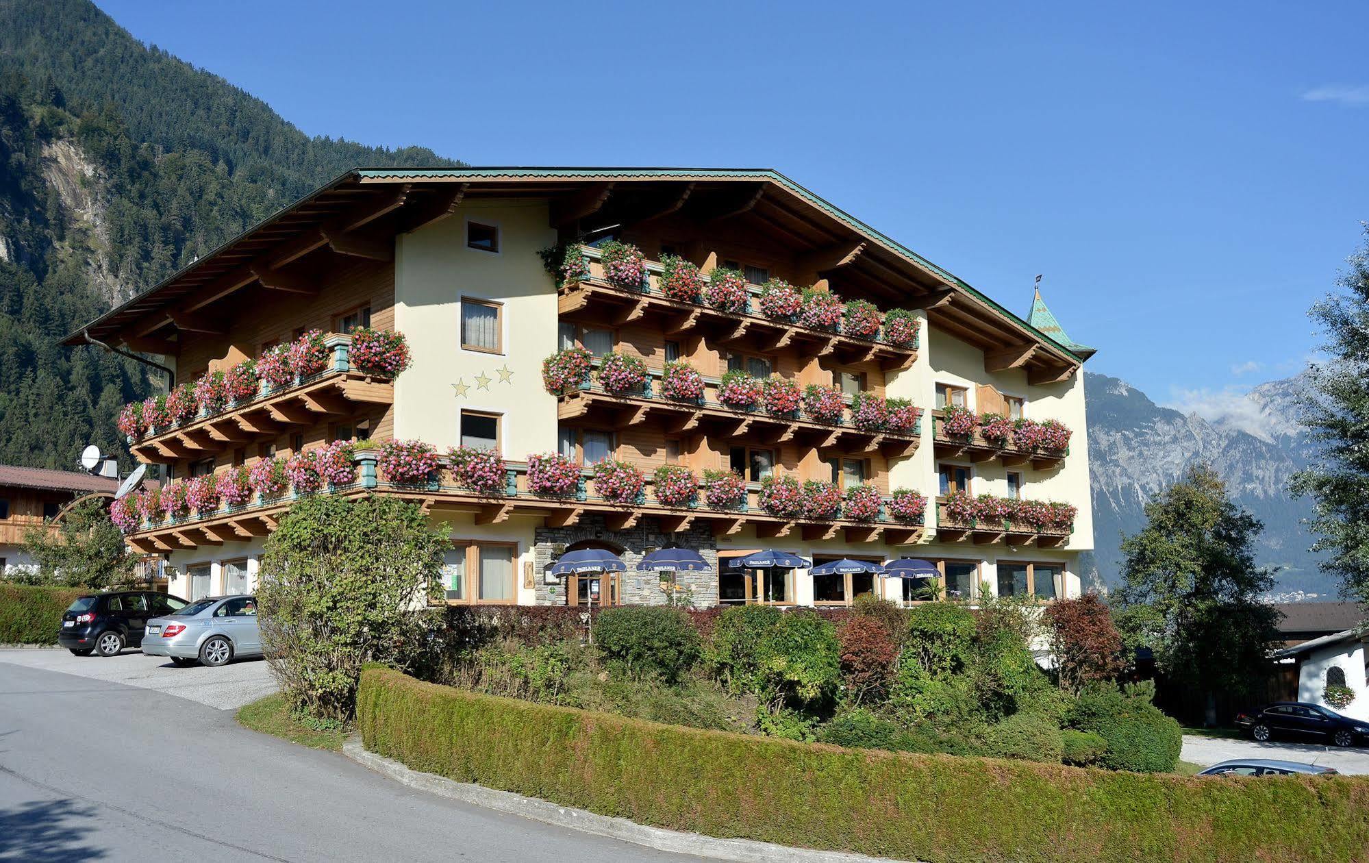 Hotel Gasthof Jaeger Zillertal シュリッタース エクステリア 写真