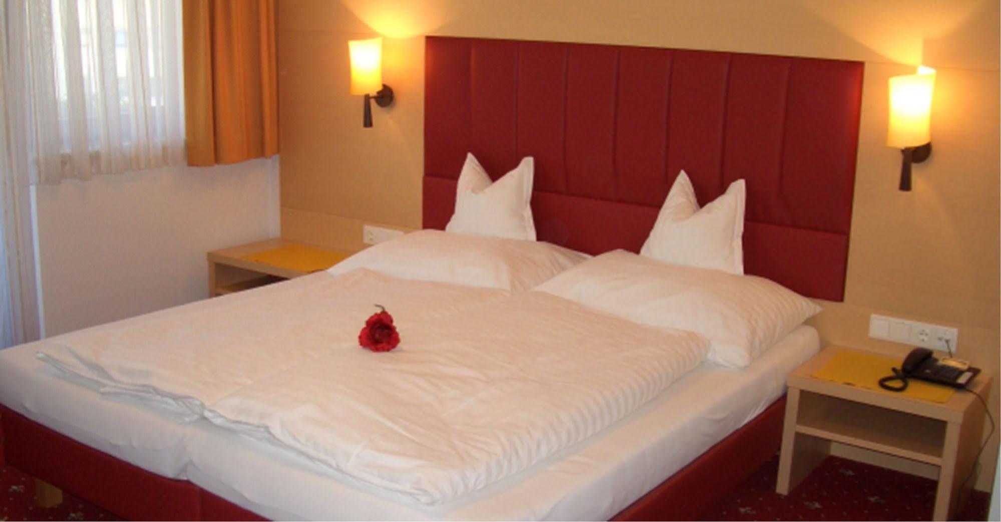 Hotel Gasthof Jaeger Zillertal シュリッタース エクステリア 写真